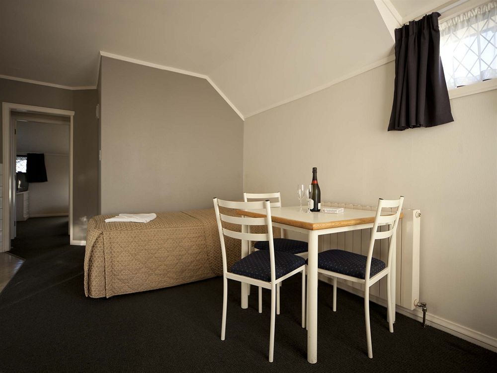 Champers Motor Inn Lower Hutt Exteriör bild