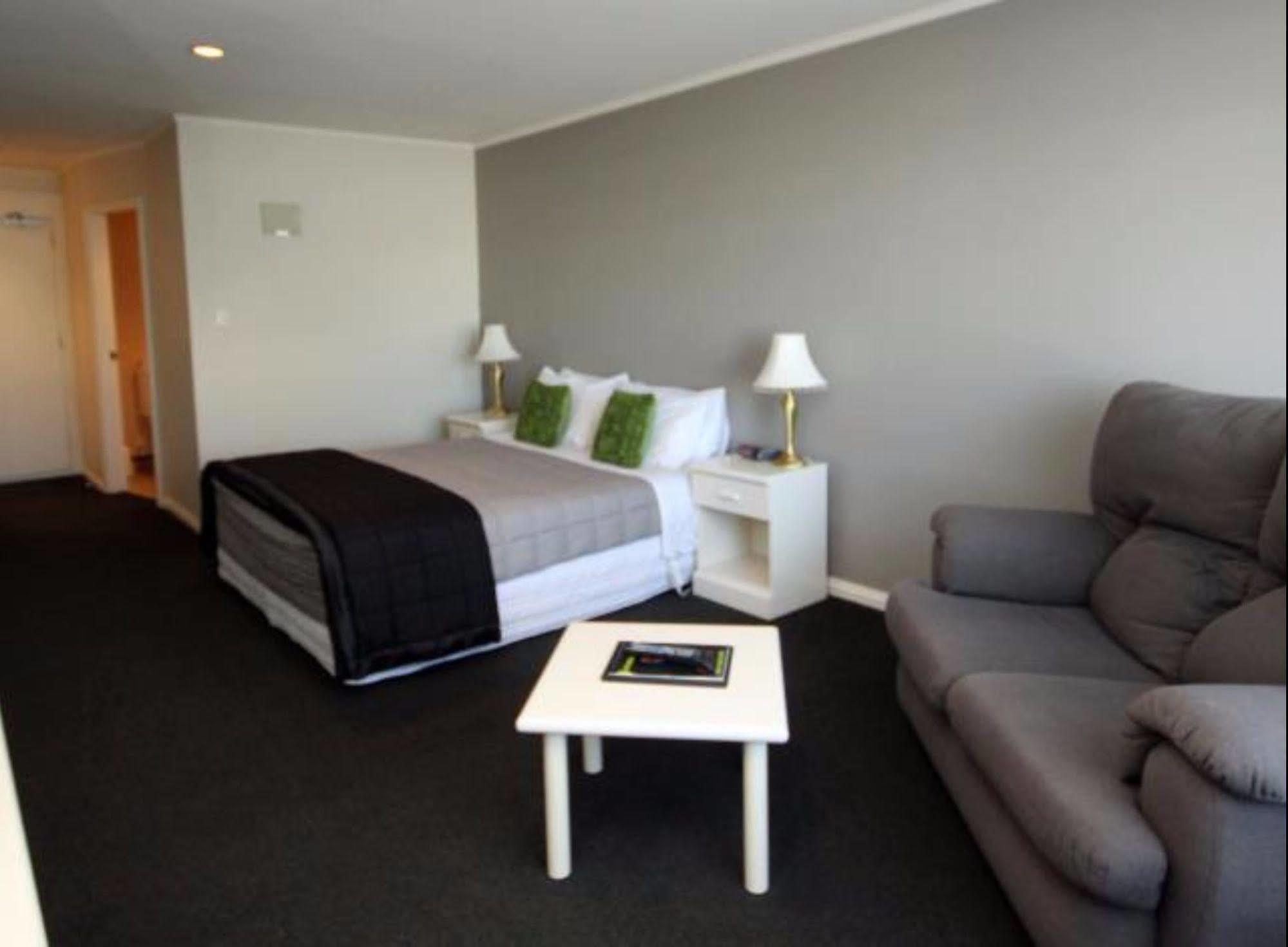 Champers Motor Inn Lower Hutt Exteriör bild