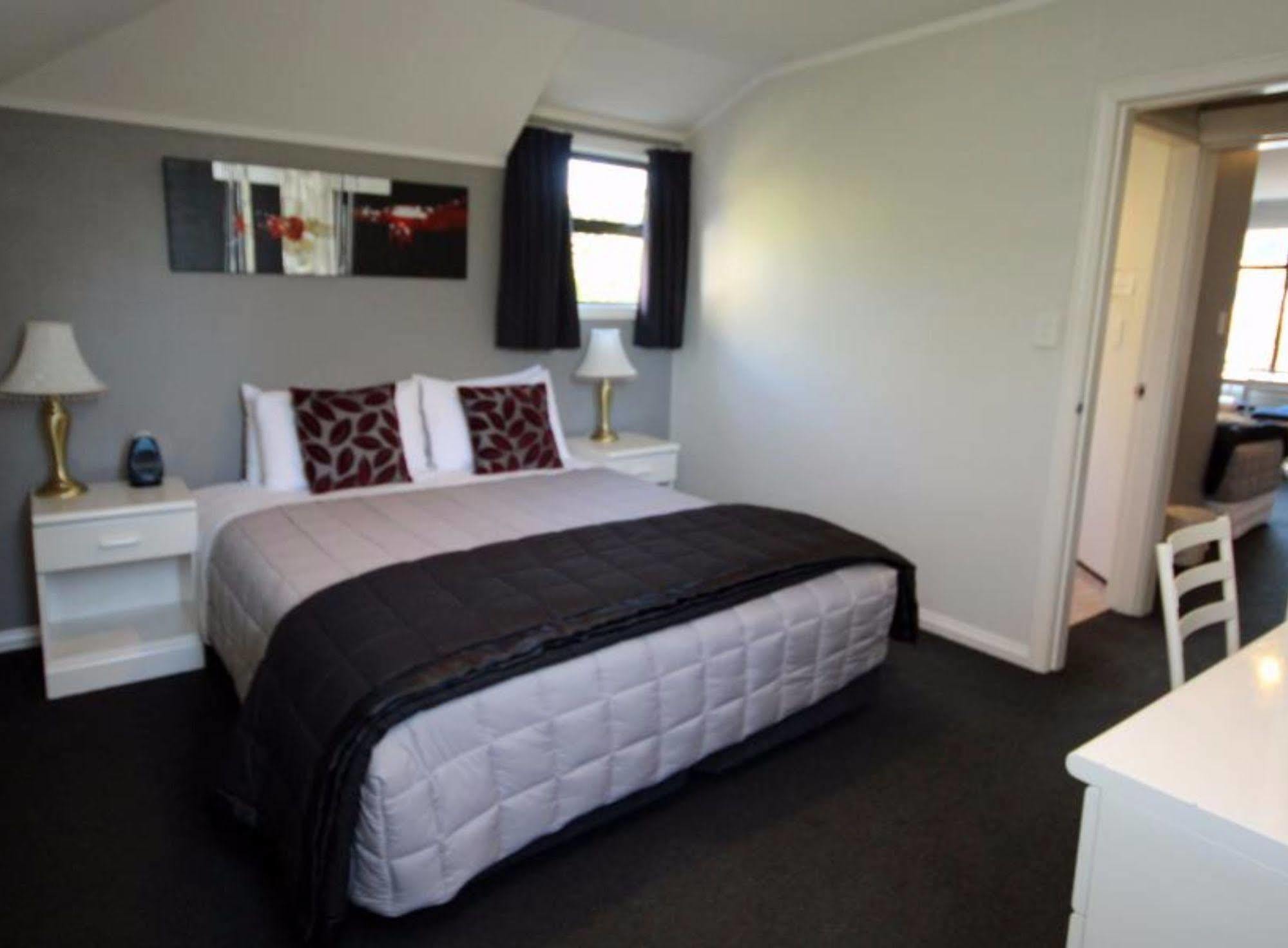 Champers Motor Inn Lower Hutt Exteriör bild